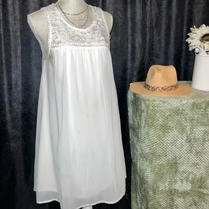 Juniors crochet trim dress